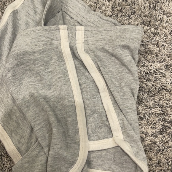 Aeropostale gray shorts. Size L - Picture 4 of 4